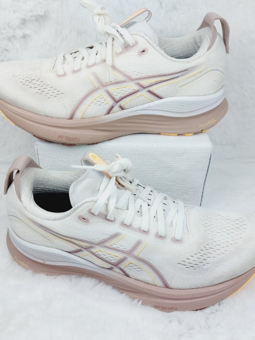 Asics Women's White Taupe Glow Gel-Kayano 32 Performance Running Shoes Sz 8.5 - Picture 2 of 10